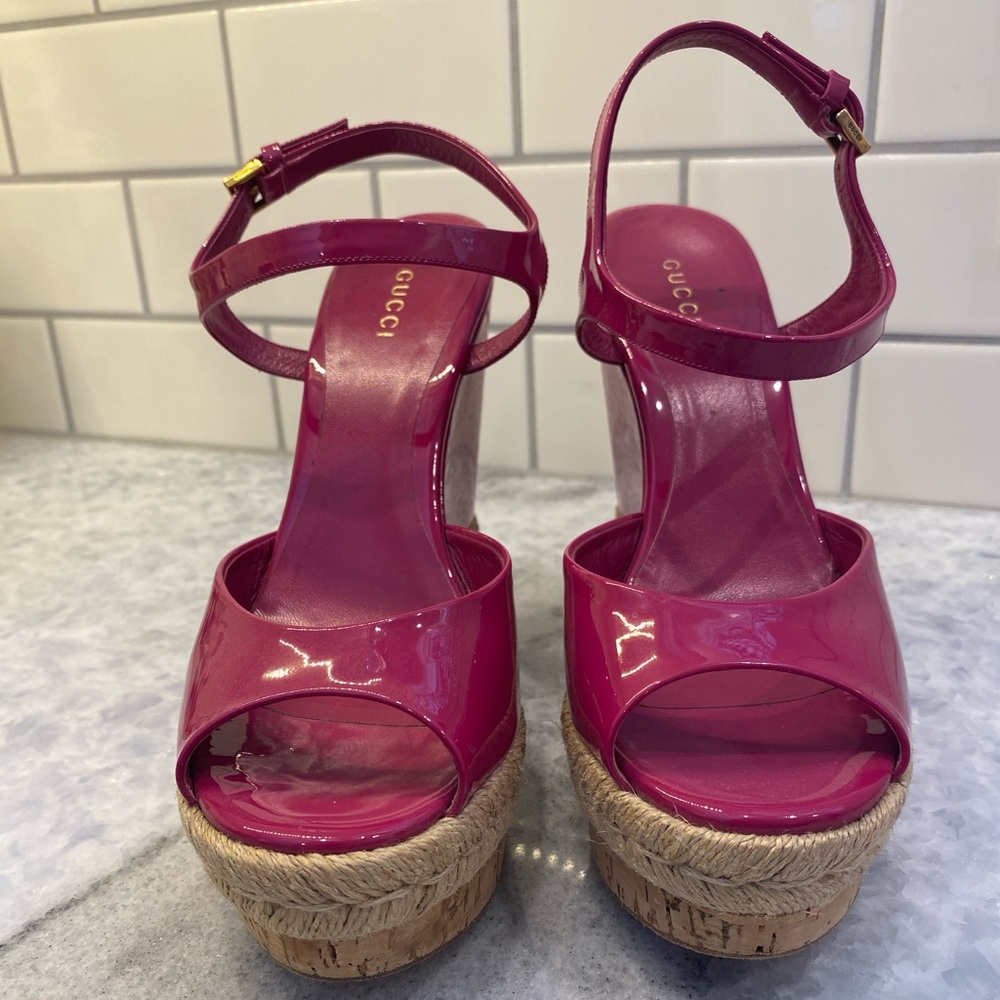 Authentic. Gucci wedge